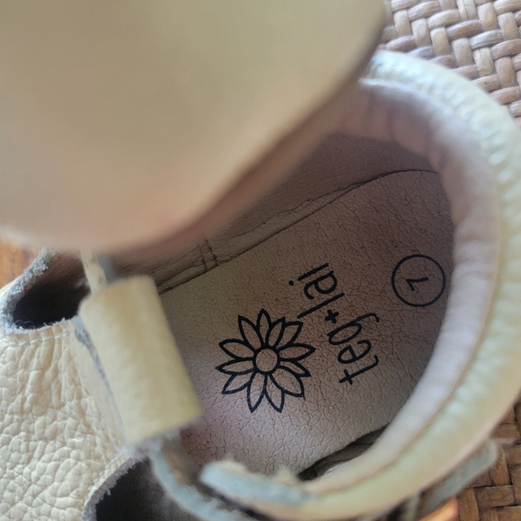 Soft leather t-strap booties / shoes - Picture 2 of 3